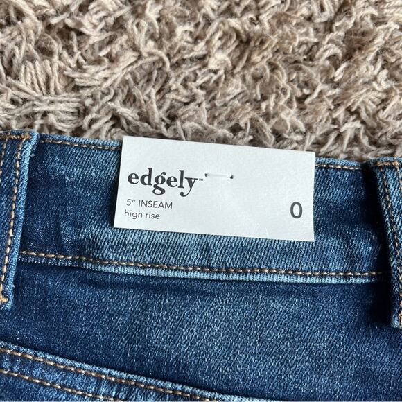 NWT! Maurices Edgely Distressed Dark Wash Short Size 0 - Picture 7 of 11